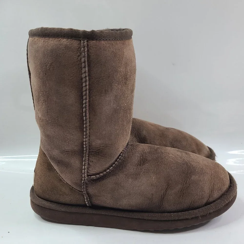 UGG Women's Chocolate‎ Brown Classic Short Suede Mid-Calf Winter Boots Size 7